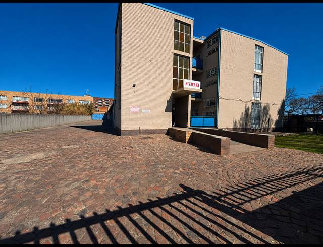 2 BEDROOM APARTMENT FOR SALE IN VEREENIGING CENTRAL